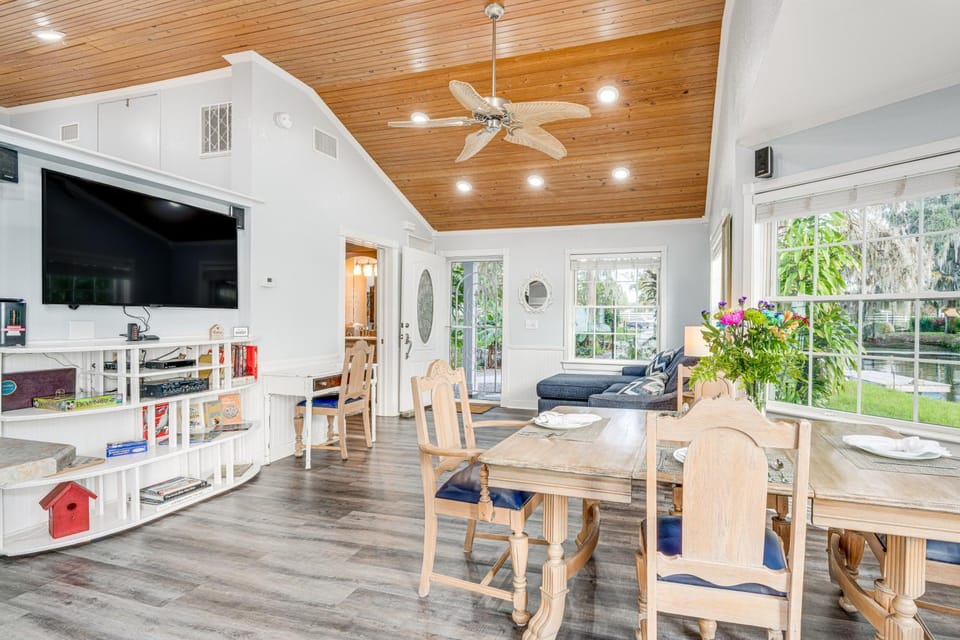 Hot Tub & Fire Pit: Lakefront Home on Lake Eloise Apartment in Winter Haven