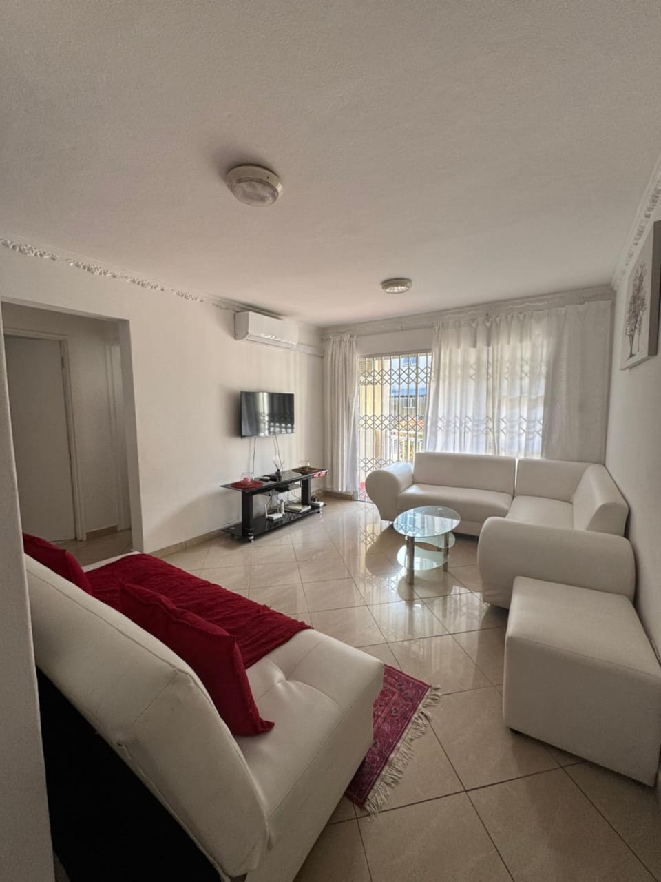 Living room, Photo of the whole room