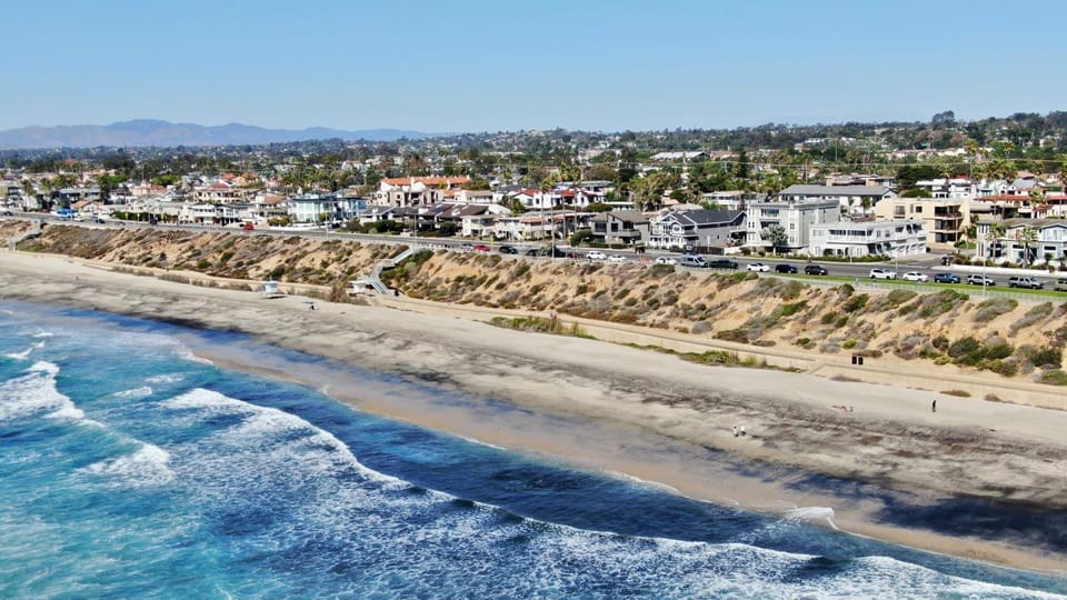 Juniper Beach Entire Home - Sleeps 18 - Oceanfront House in Carlsbad