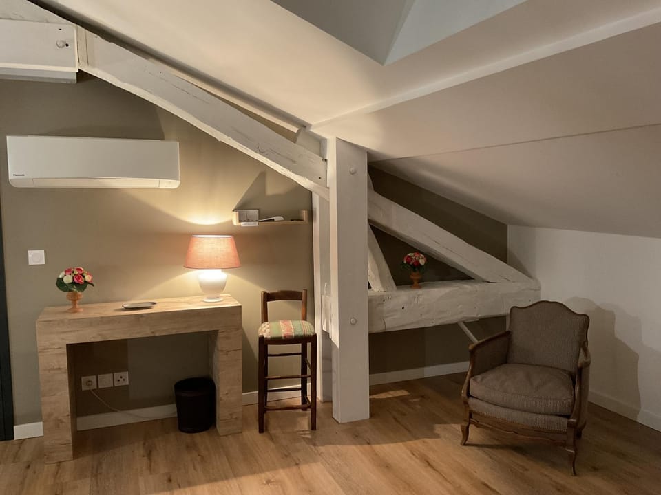 Seating area, Bedroom