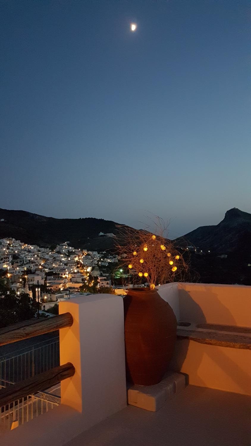 Balcony/Terrace, City view, Mountain view