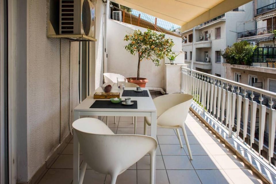 100m2 of classical beauty comfort near Syntagma Apartment in Athens