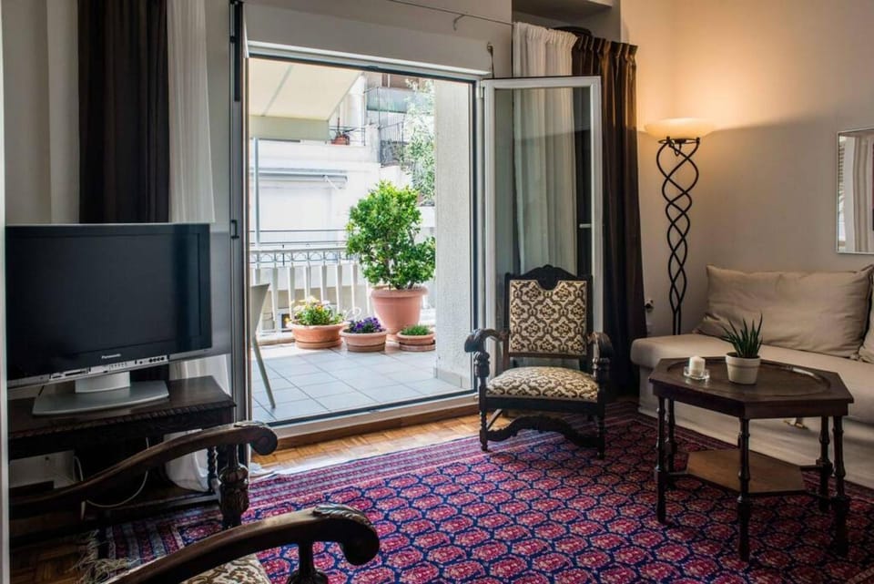 100m2 of classical beauty comfort near Syntagma Apartment in Athens