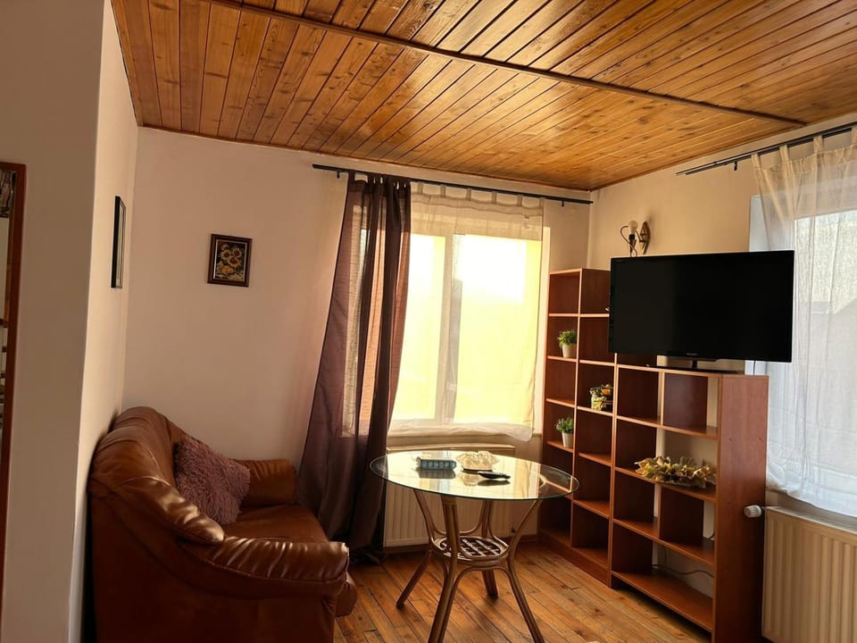 Communal lounge/ TV room, TV and multimedia, Seating area, Evening entertainment