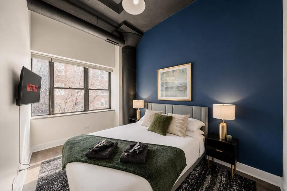 Cozy 3BR City Living in South Loop Near McCormick Place, Soldier Field & Lakefront Apartment in South Loop
