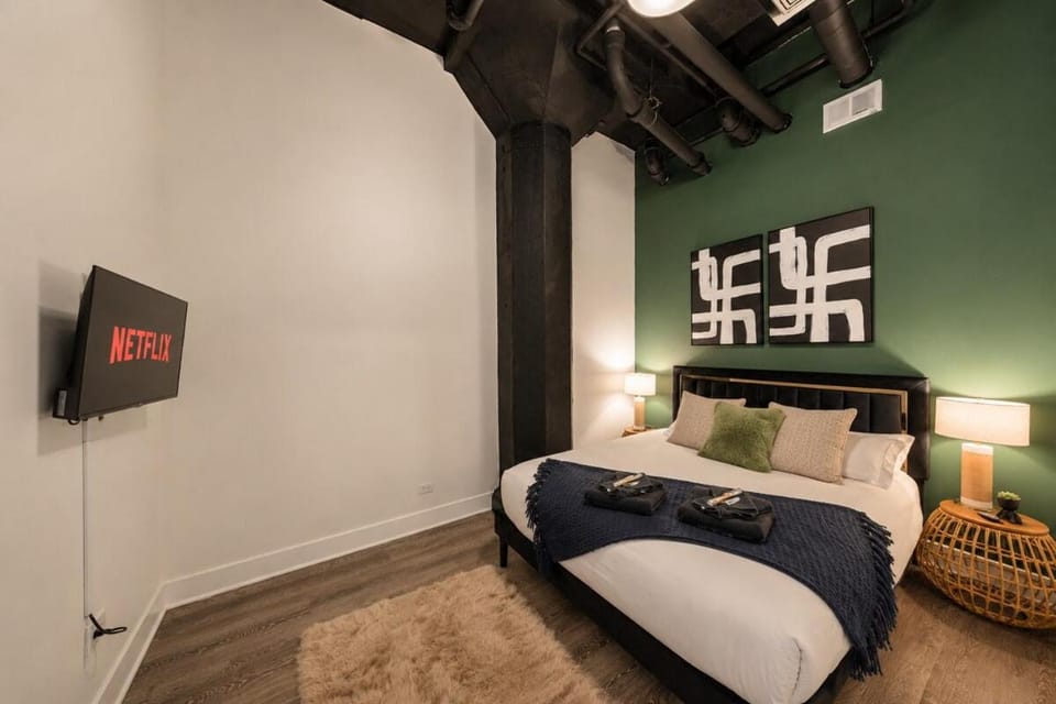 Cozy 3BR City Living in South Loop Near McCormick Place, Soldier Field & Lakefront Apartment in South Loop