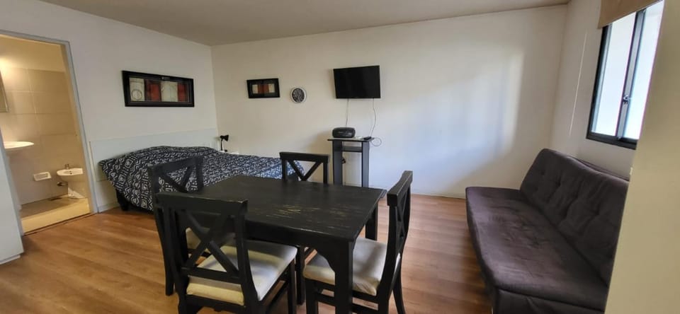 TV and multimedia, Living room, Seating area, Dining area