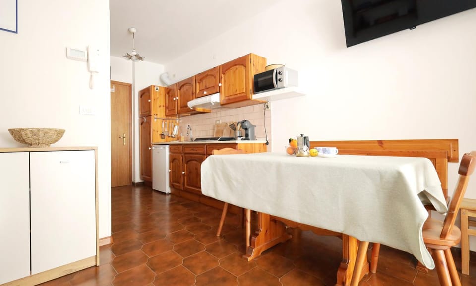 Kitchen or kitchenette, kitchen