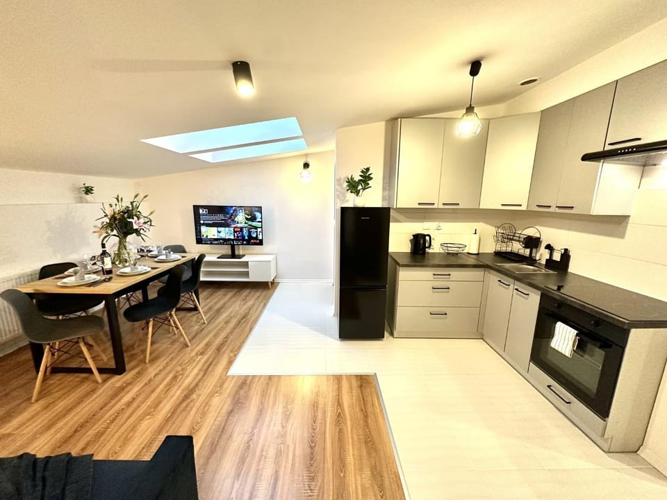 TV and multimedia, Kitchen or kitchenette, Dining area, pet friendly, stove