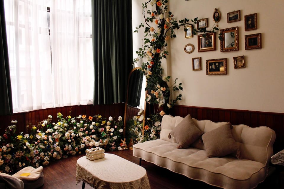 Decorative detail, Seating area
