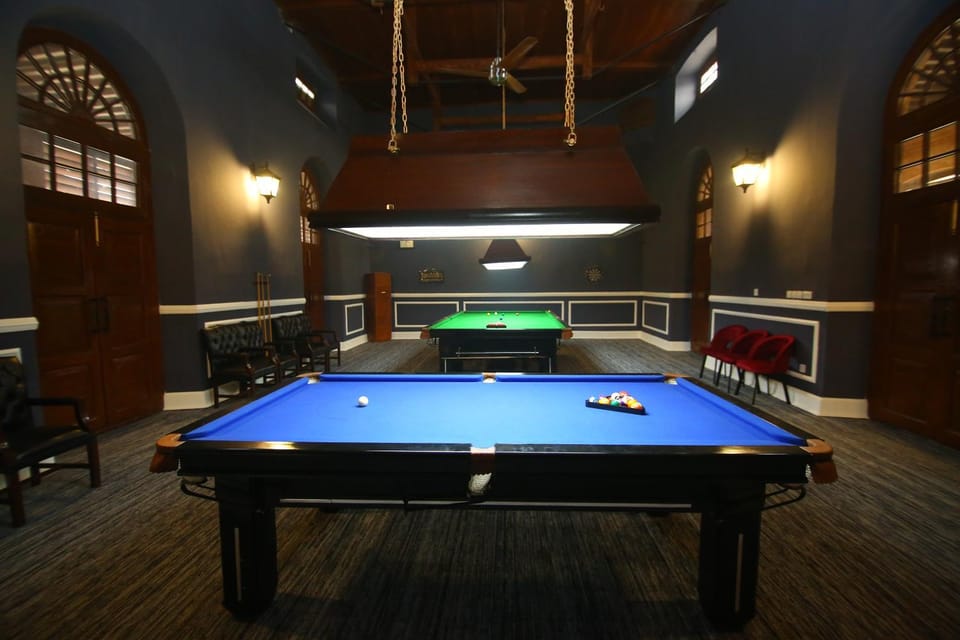 Billiard, Game Room
