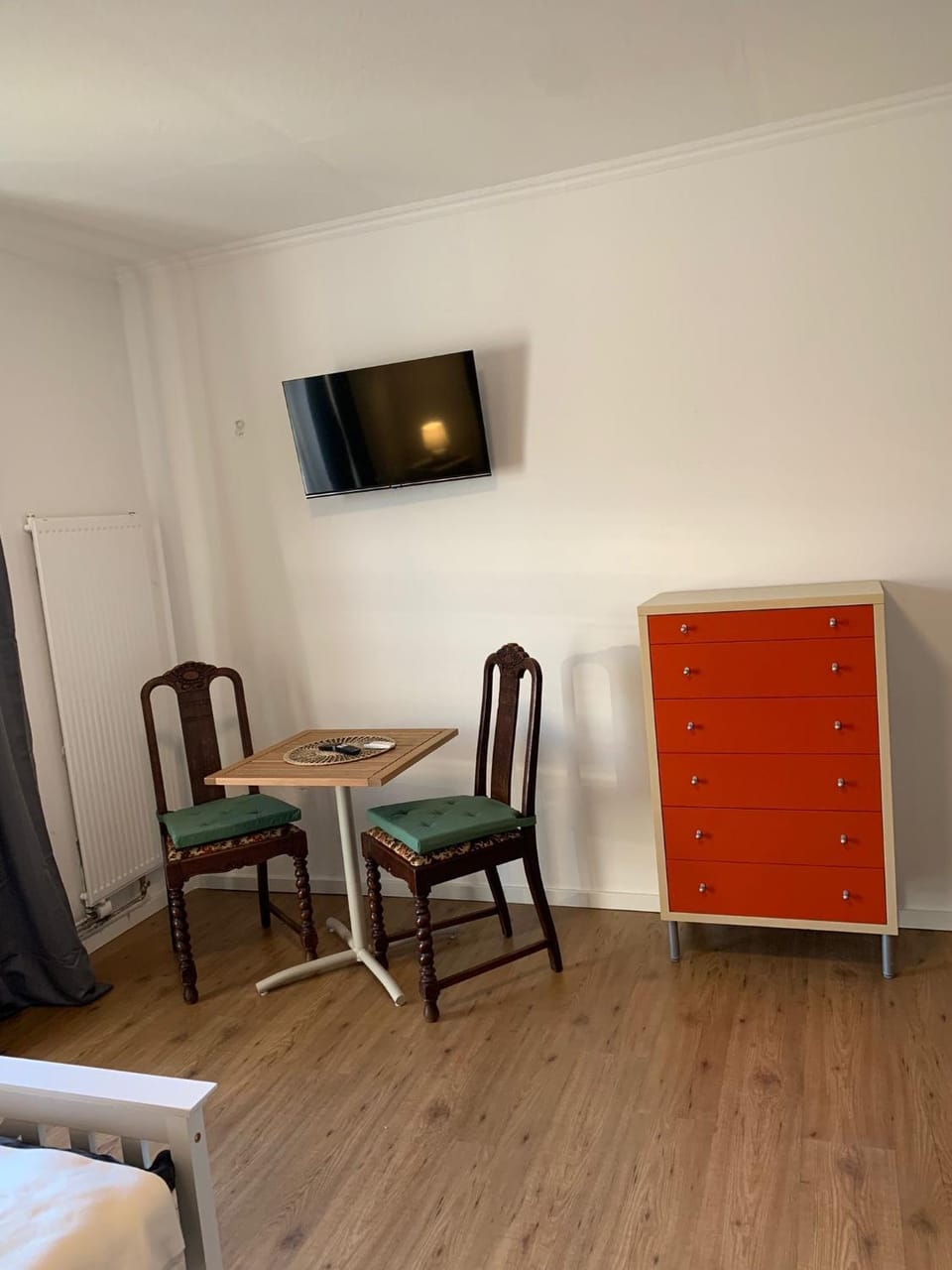TV and multimedia, Seating area, Dining area