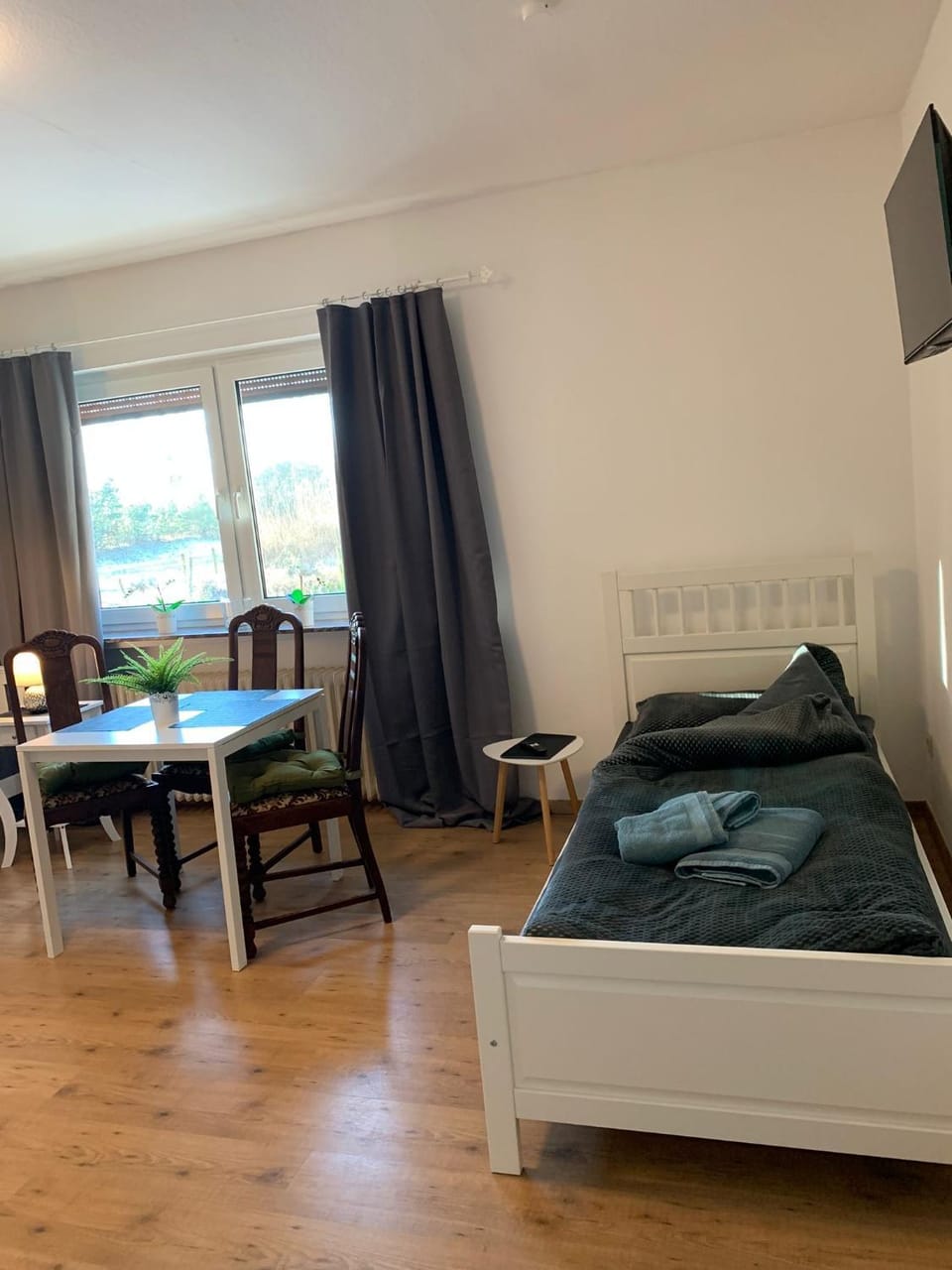 Bed, TV and multimedia, Photo of the whole room, Dining area, Bedroom