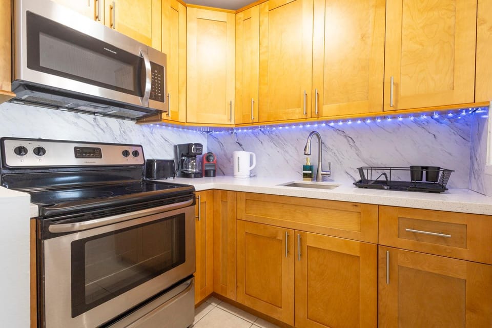 Vista Mar: Bay Views Close to Miami Attractions Apartment in North Bay Village