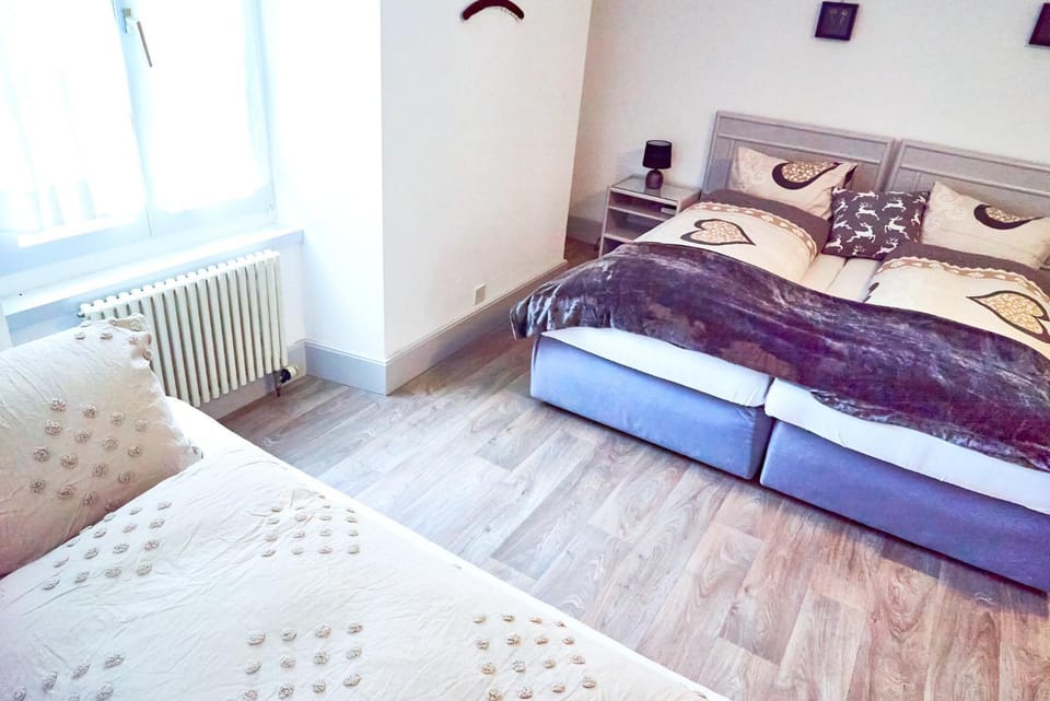 Tripple Room with Bathroom. Bed and Breakfast in Canton of Bern (Region)