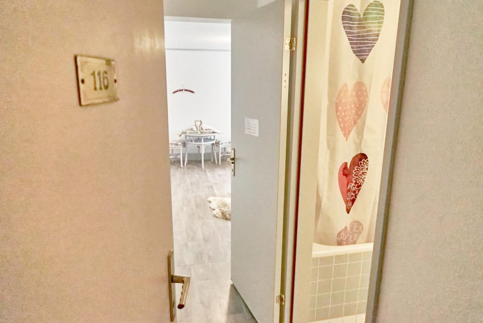 Tripple Room with Bathroom. Bed and Breakfast in Canton of Bern (Region)