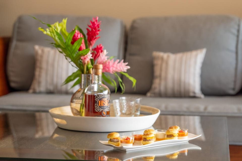 Food and drinks, Seating area