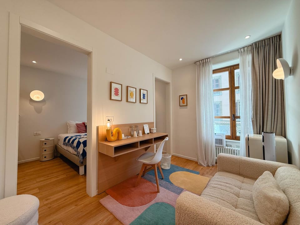 Living room, Photo of the whole room