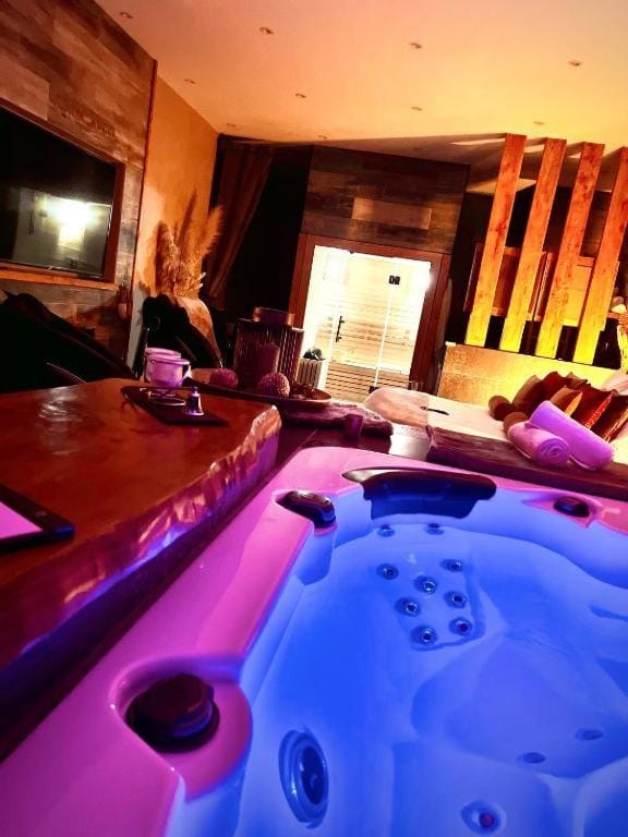 Suite luxe l'Infini Bed and Breakfast in Provence-Alpes-Côte d'Azur