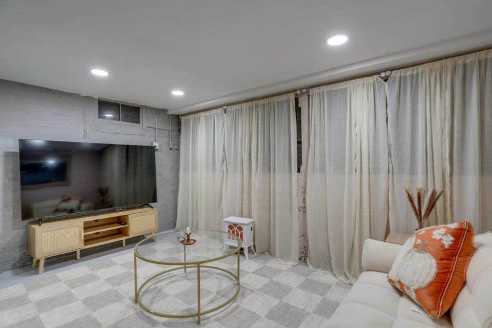 Quaint Studio with Sauna 5 Mi to Space Needle Apartment in Magnolia Seattle