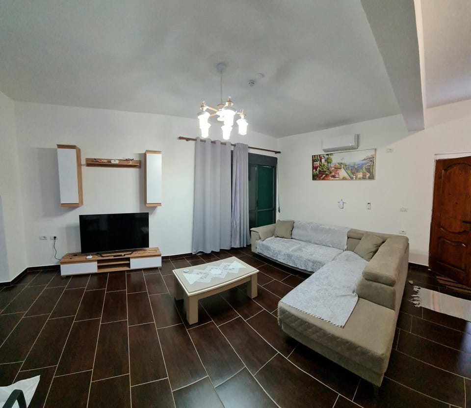 Communal lounge/ TV room, TV and multimedia, Living room, Seating area, Evening entertainment