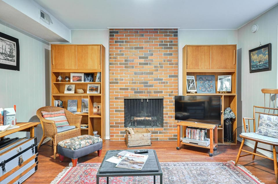 Cozy Portland Vacation Rental ~ 6 Mi to Downtown! Apartment in Portland