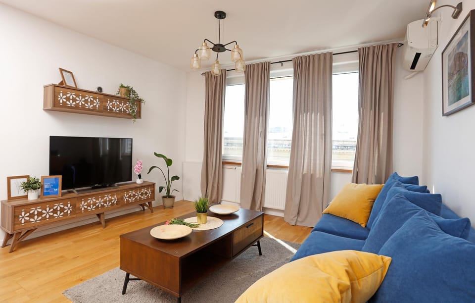 Communal lounge/ TV room, TV and multimedia, Living room, Evening entertainment