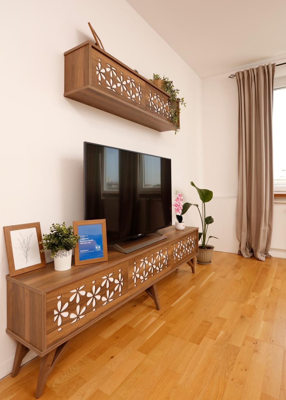 TV and multimedia, Seating area, Evening entertainment