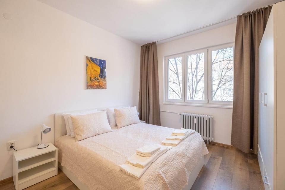 Bed, Photo of the whole room, Bedroom, internet