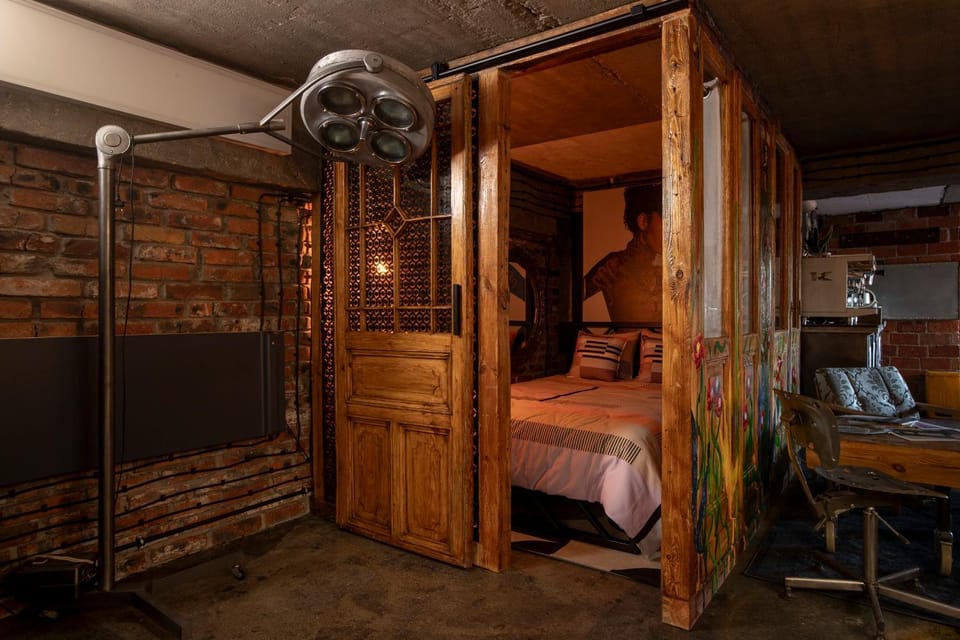 Seating area, Bedroom