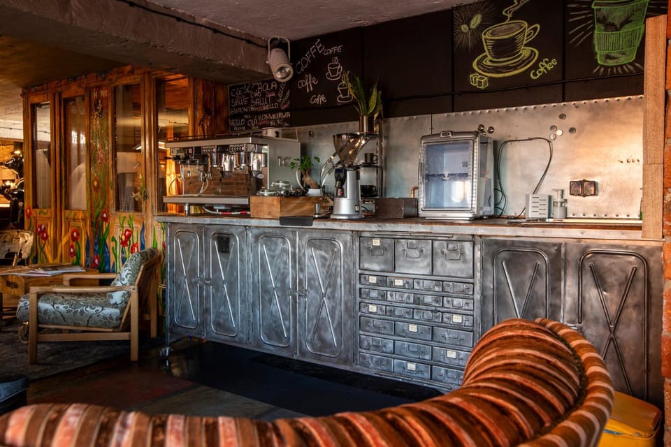 Kitchen or kitchenette, Lounge or bar, Seating area, minibar