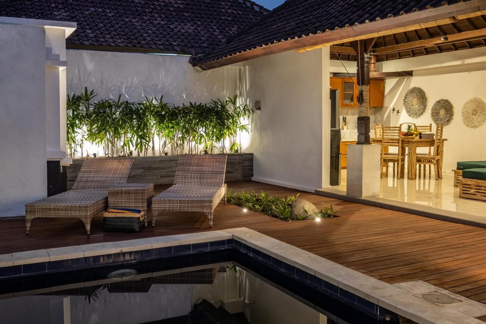 Patio, Garden, Living room, Seating area, Pool view, Swimming pool, Swimming pool, sunbed