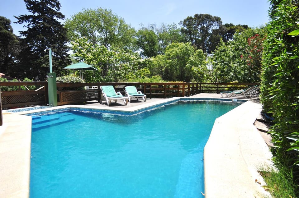 Nearby landmark, Natural landscape, Beach, Pets, Area and facilities, Swimming pool, Swimming pool, young children