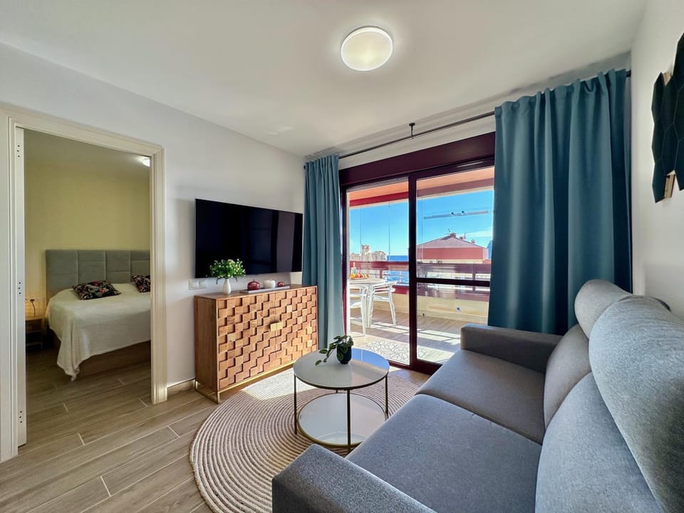 TV and multimedia, Photo of the whole room, Seating area, Sea view