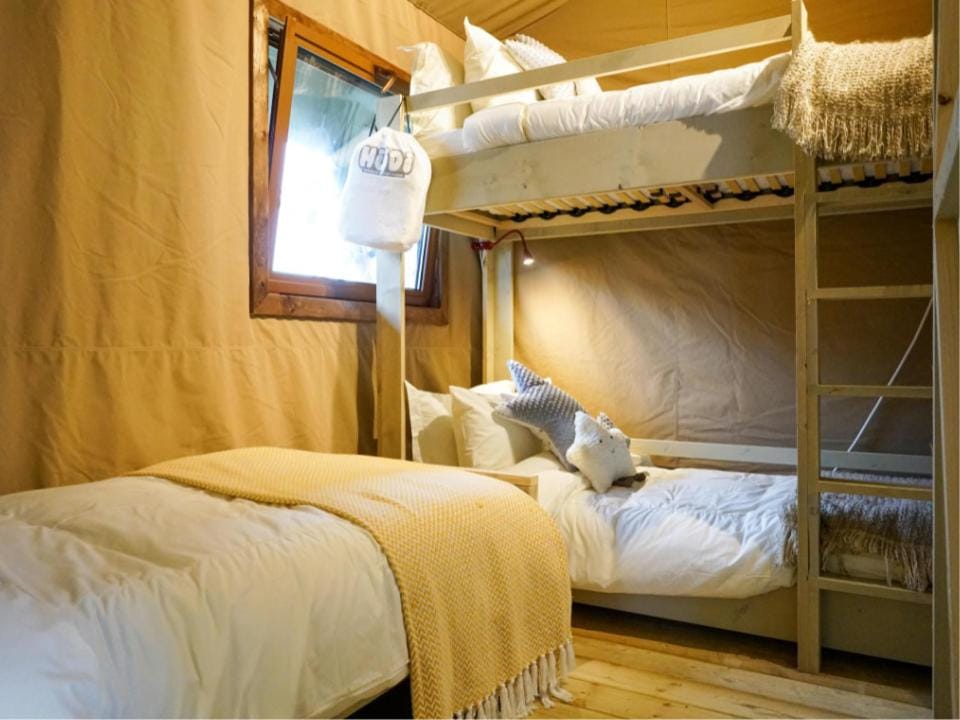 Bedroom, bunk bed
