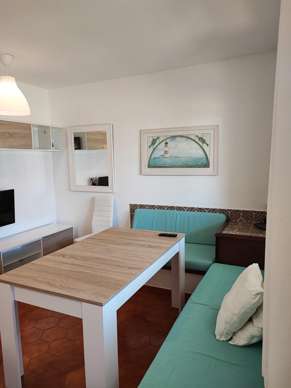 TV and multimedia, Living room, Seating area, Dining area, air conditioner