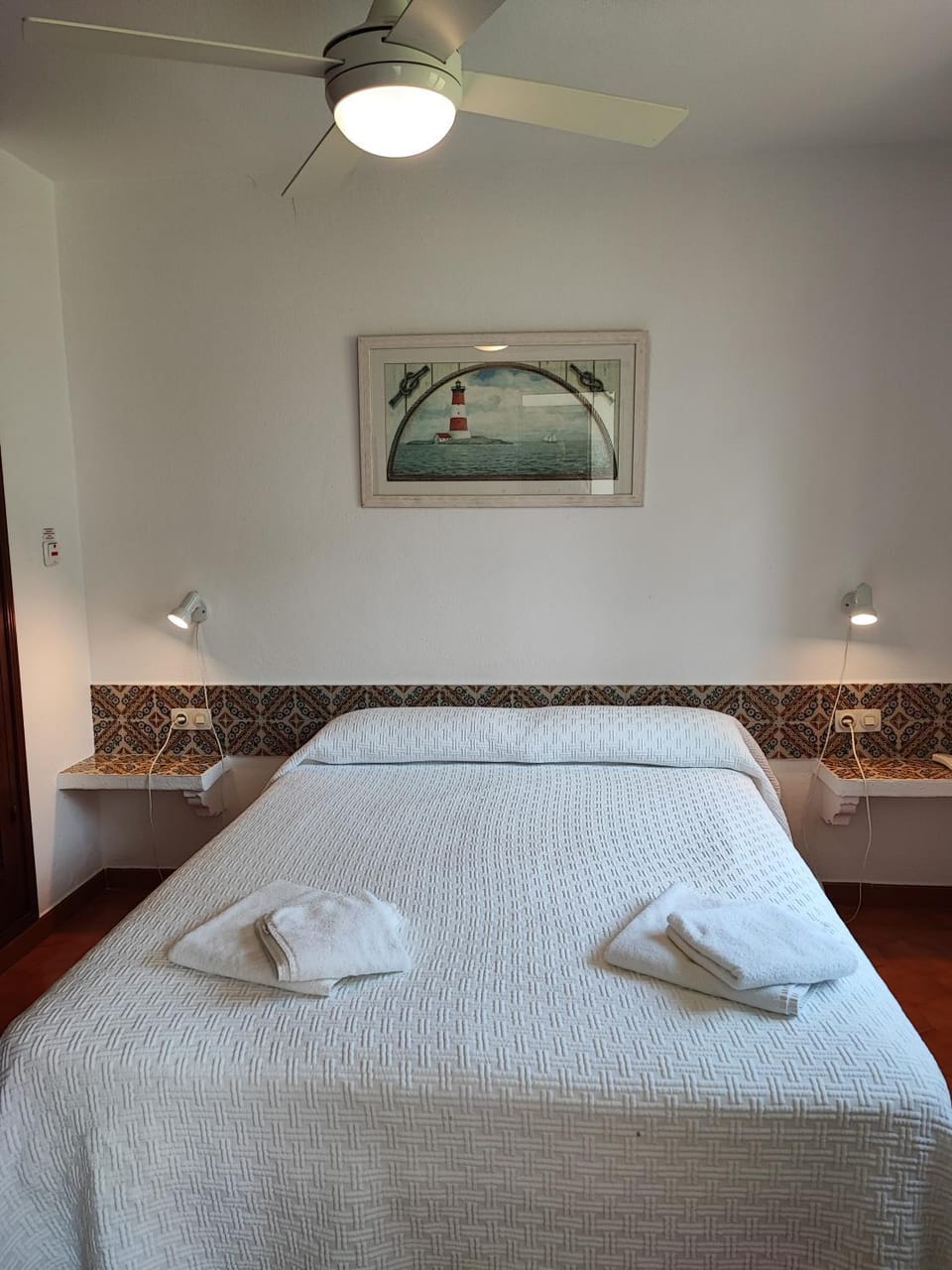 Bed, Bedroom, safe, wardrobe, air conditioner