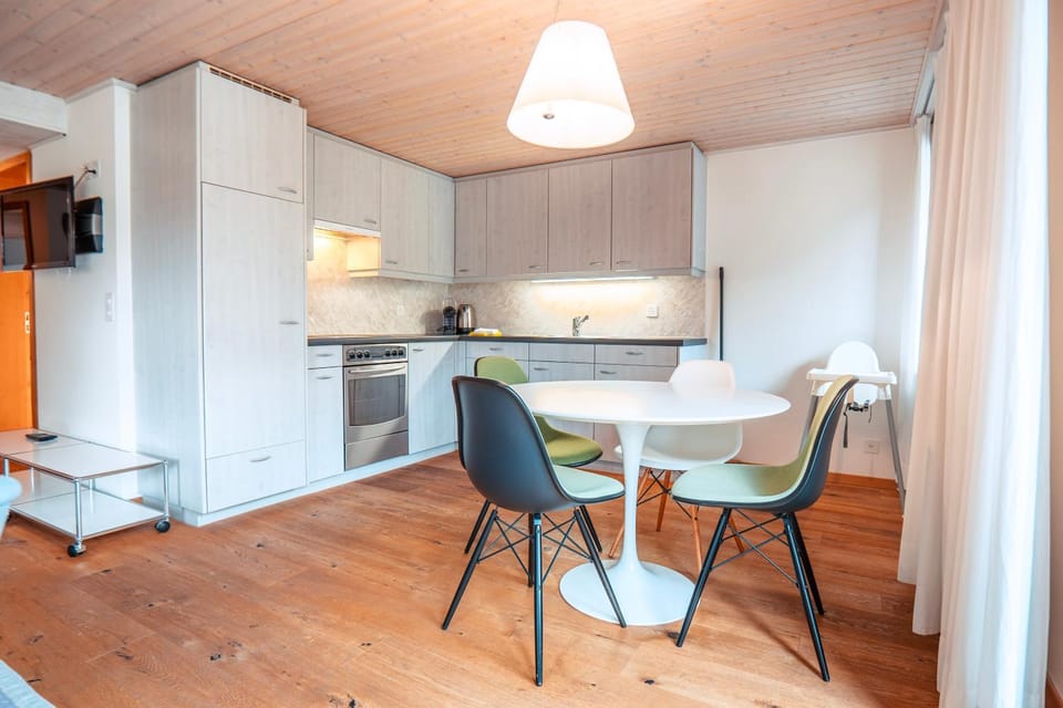 Kitchen or kitchenette, Living room, Dining area, oven