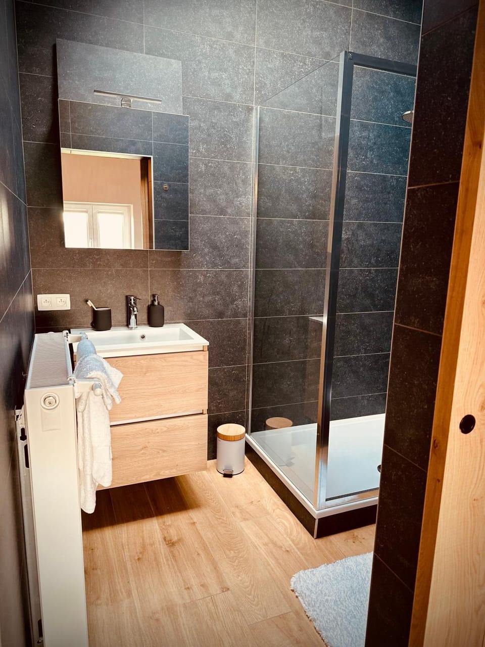 Shower, Bathroom, towels