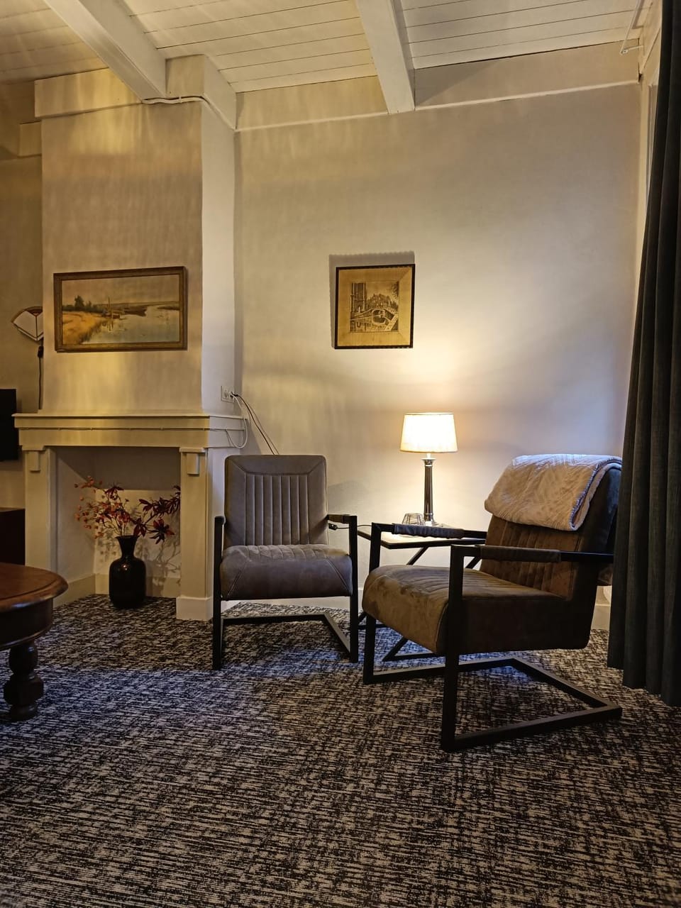 Living room, Seating area