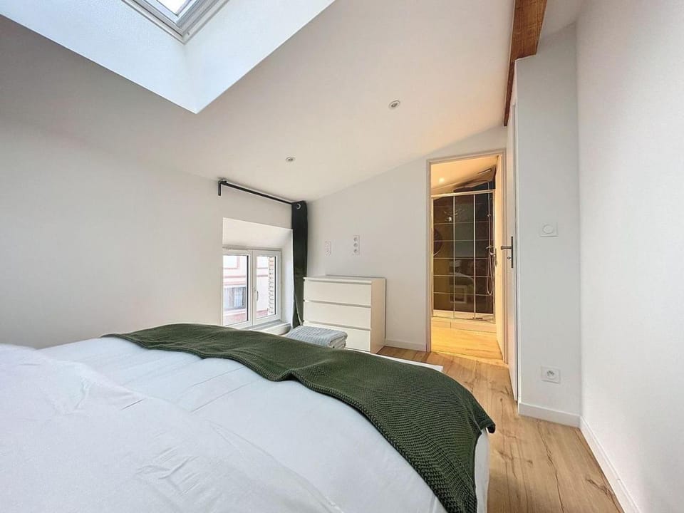 Bed, Photo of the whole room, Bedroom, wardrobe