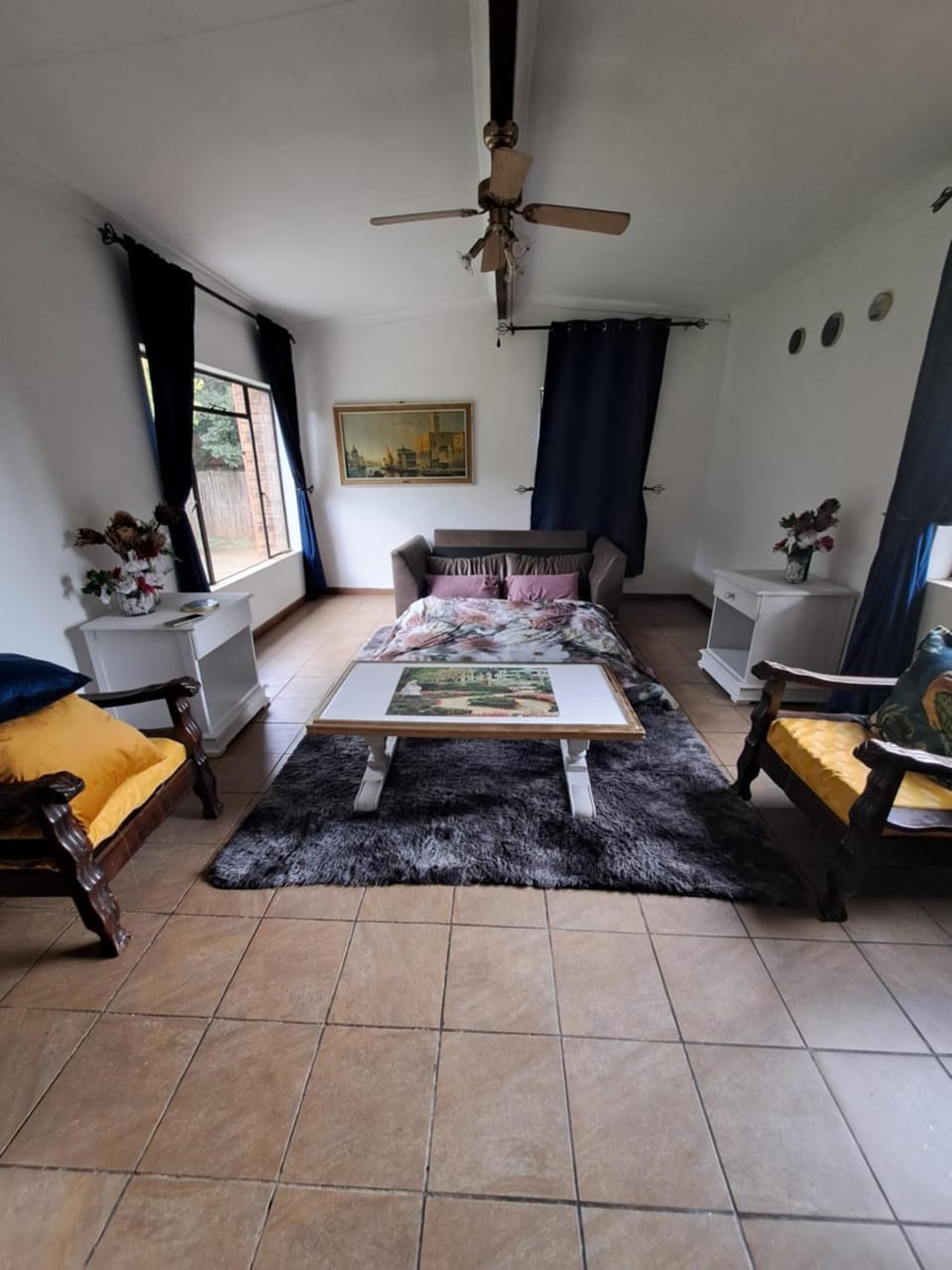 Bed, Living room, Photo of the whole room, Seating area, fireplace