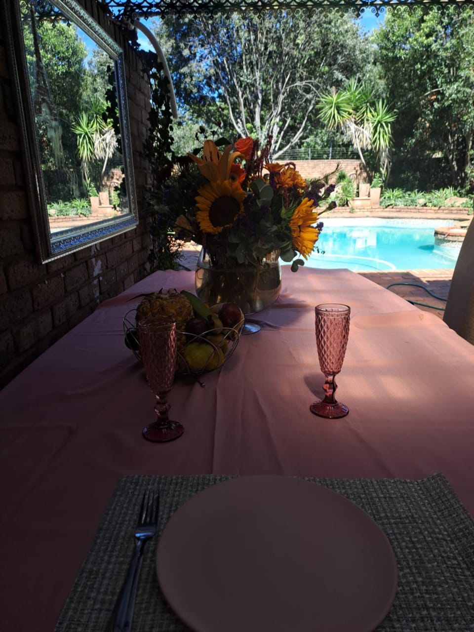Patio, Food and drinks, Dining area, Food, Pool view, Swimming pool, Drinks, sunbed