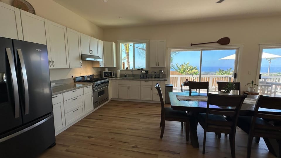 Kitchen or kitchenette, Dining area, oven, stove, toaster