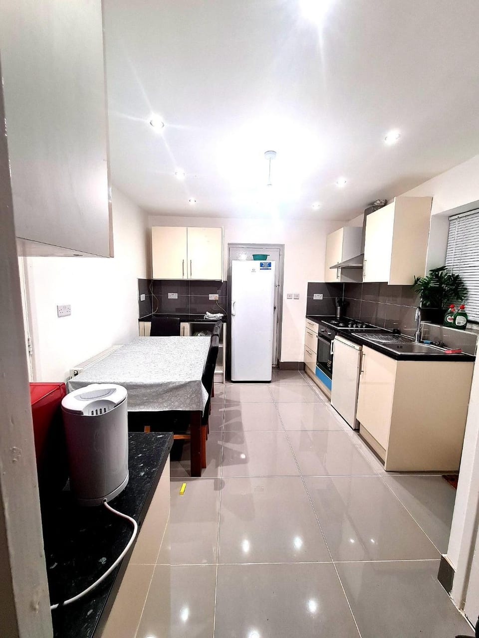 Cheerful 4/5 bed house - Heathrow Apartment in London Borough of Hillingdon