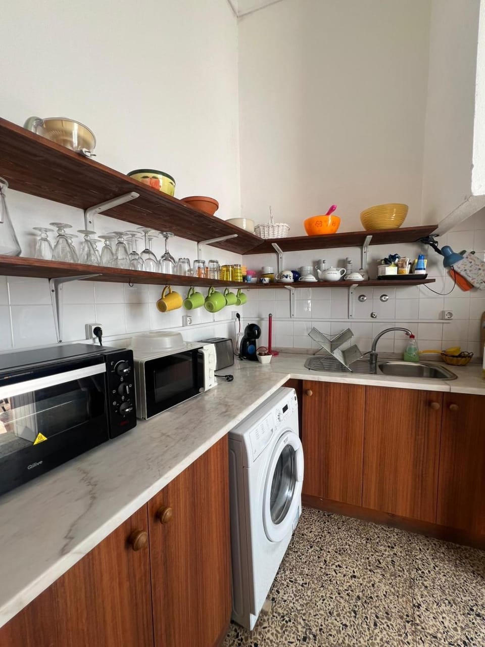 Coffee/tea facilities, Kitchen or kitchenette, oven, toaster, dryer
