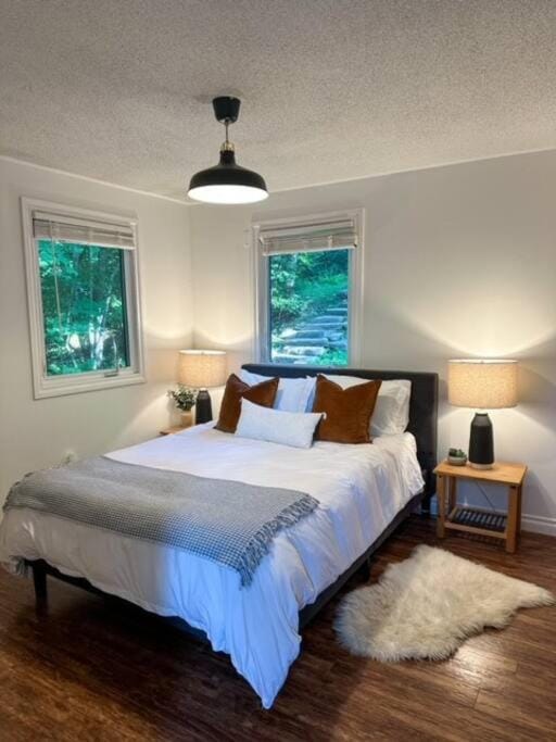 Waterfront Haliburton, All Season, Fully Equipped Cottage! #STR-25-00252 House in Dysart and Others