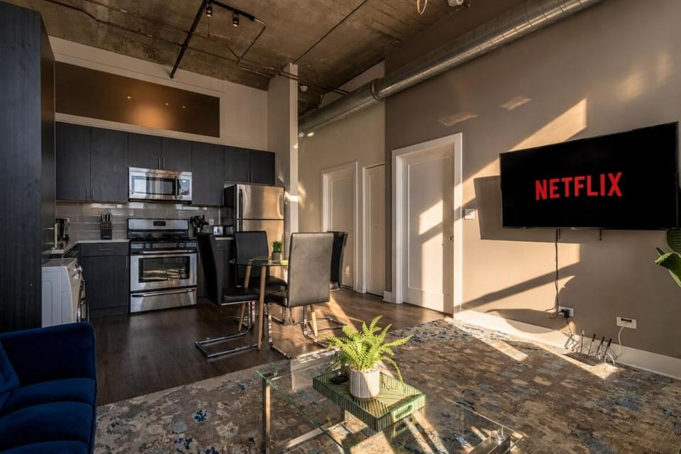 Downtown Chicago 2BR Getaway South Loop Comfort Near McCormick Place, Soldier Field and Grant Park Apartment in South Loop