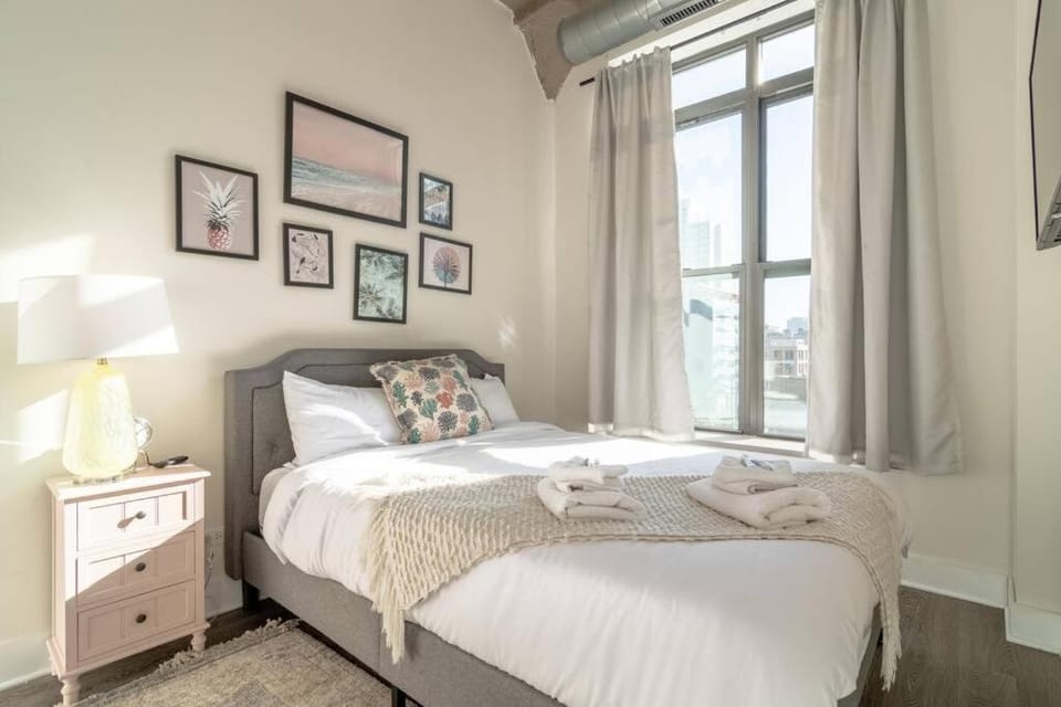 Downtown Chicago 2BR Getaway South Loop Comfort Near McCormick Place, Soldier Field and Grant Park Apartment in South Loop