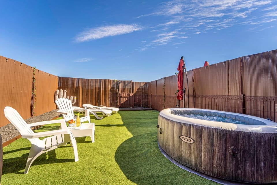 Garden, Hot Tub, Balcony/Terrace